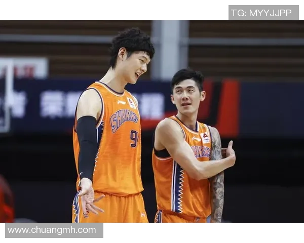 王哲林领衔中国男篮新篇章展现拼搏精神与团队合作的力量